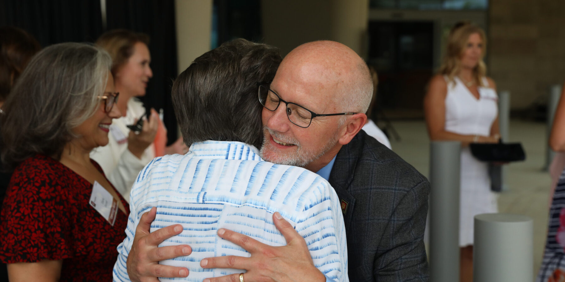 Jefferson Shreve hugging woman